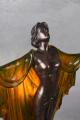 lampa w stylu art deco kobieta z rubinem