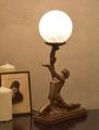 lampa stołowa z figurą tancerki w stylu art deco