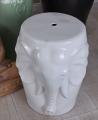 ceramiczny stołek kolumna reliefowy motyw słonia styl orientalny 44 cm