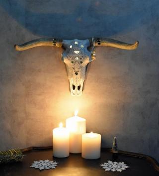 magiczna dekoracja ściany ornamentowana czaszka bawołu