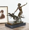 diana z chartami styl art deco figury z brązu