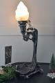 lampa z figurą kobiety i paterą styl secesyjny