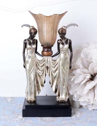 lampa z figurami kobiet w stylu art deco