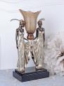 lampa z figurami kobiet w stylu art deco
