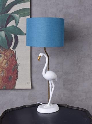lampa z figurą białego flaminga w stylu urban jungle