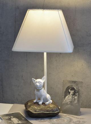 stylowa lampa z figurą chihuahua