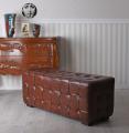ławka w stylu chesterfield skóra drewno