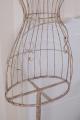 metalowy manekin krawiecki w stylu vintage