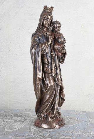 figura matki boskiej w koronie z małym jezusem