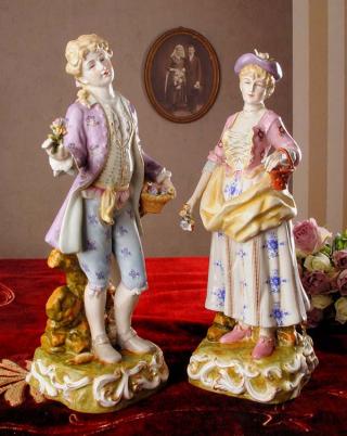 młodzieniec i dziewczyna porcelanowe figurki w stylu rokoko