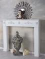 klasyczna obudowa kominkowa w stylu shabby chic