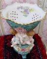 porcelanowa patera z barokowymi amorami
