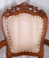 mahoniowy fotel w stylu vintage